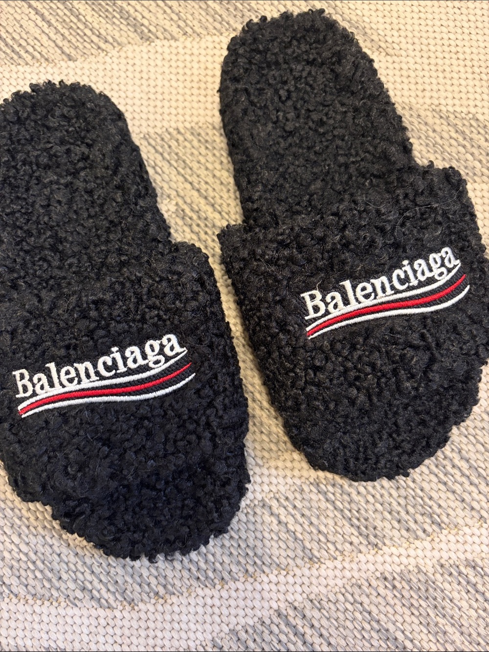 Balenciaga fluffy shearling slide sandals - Picture 3 of 3